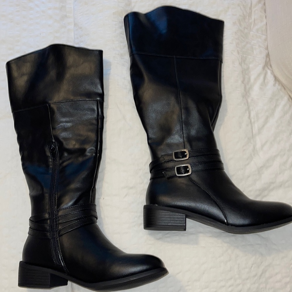 Women’s black wide calf knee boots new never worn